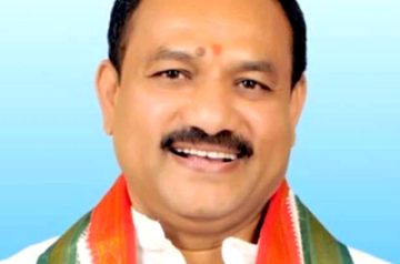 తెలంగాణ నూతన పీసీసీ అధ్యక్షుడిగా మహేశ్‌ కుమార్‌ గౌడ్‌ బాధ్యతలు స్వీకరించారు.